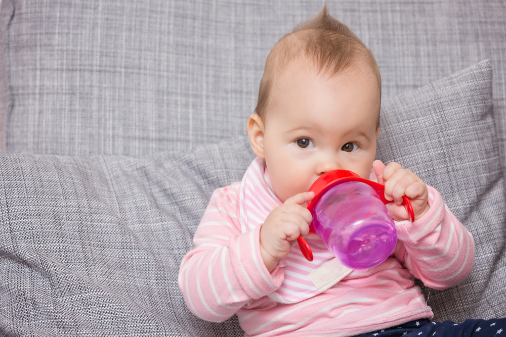 7 dicas para criar o hábito do bebê tomar água!